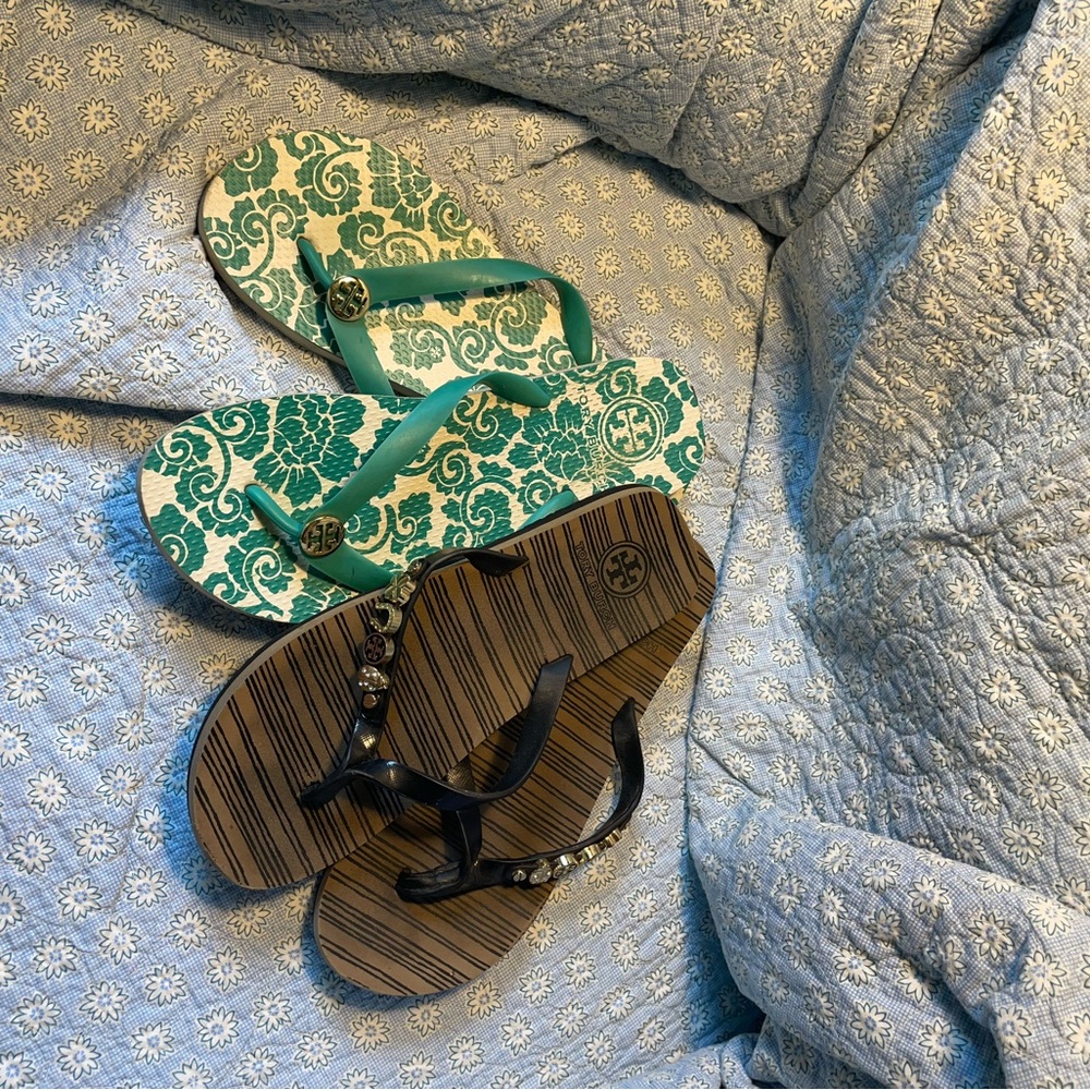 Tory Burch Green and Black Flip Flops